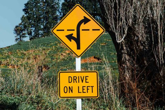 aristera drive_on_left
